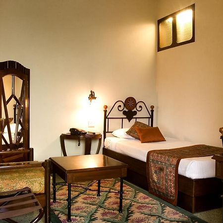 Hotel Broadway Delhi Esterno foto