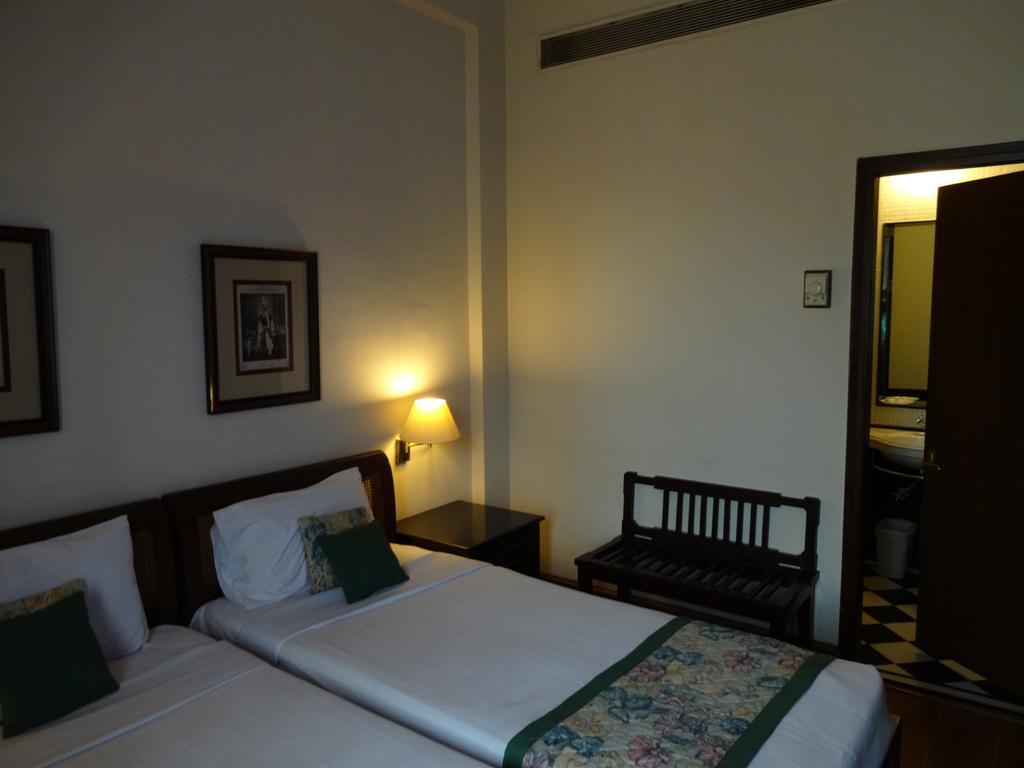 Hotel Broadway Delhi Esterno foto