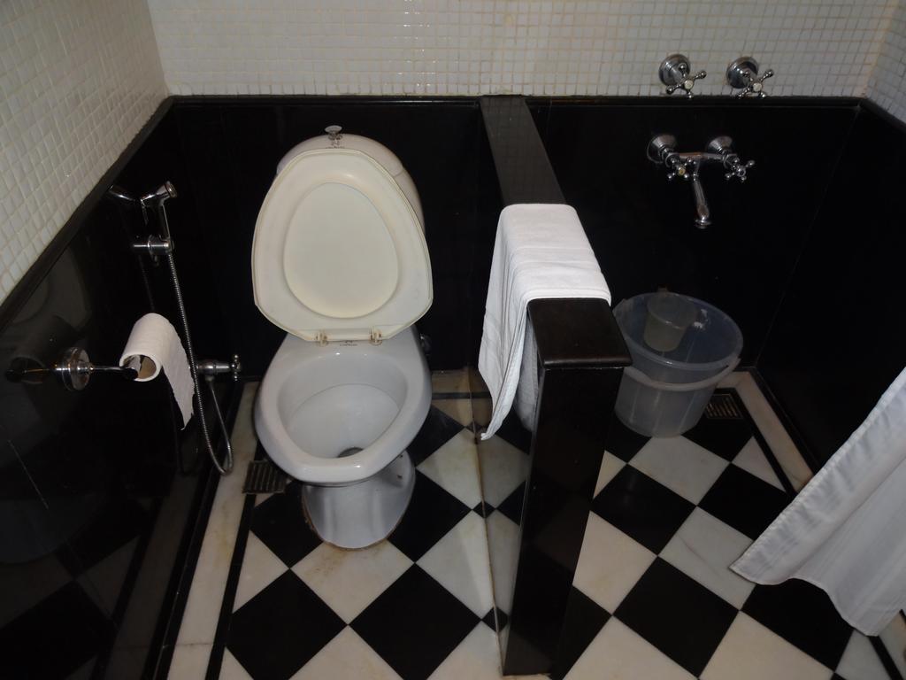 Hotel Broadway Delhi Esterno foto