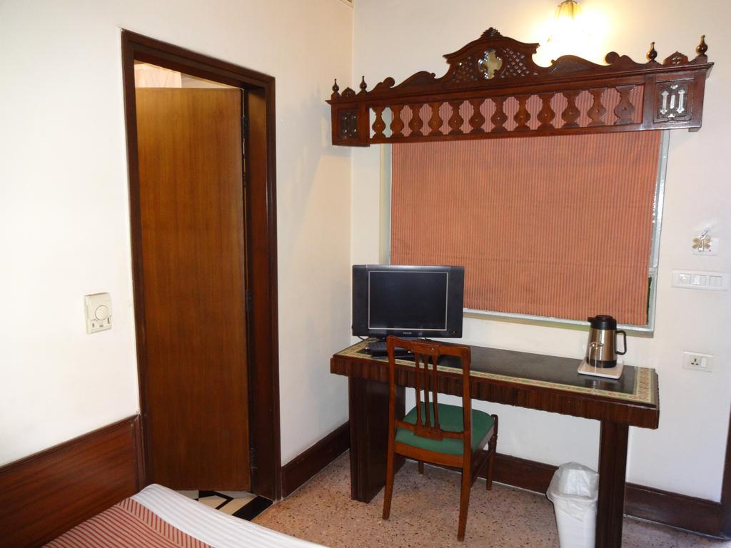 Hotel Broadway Delhi Esterno foto
