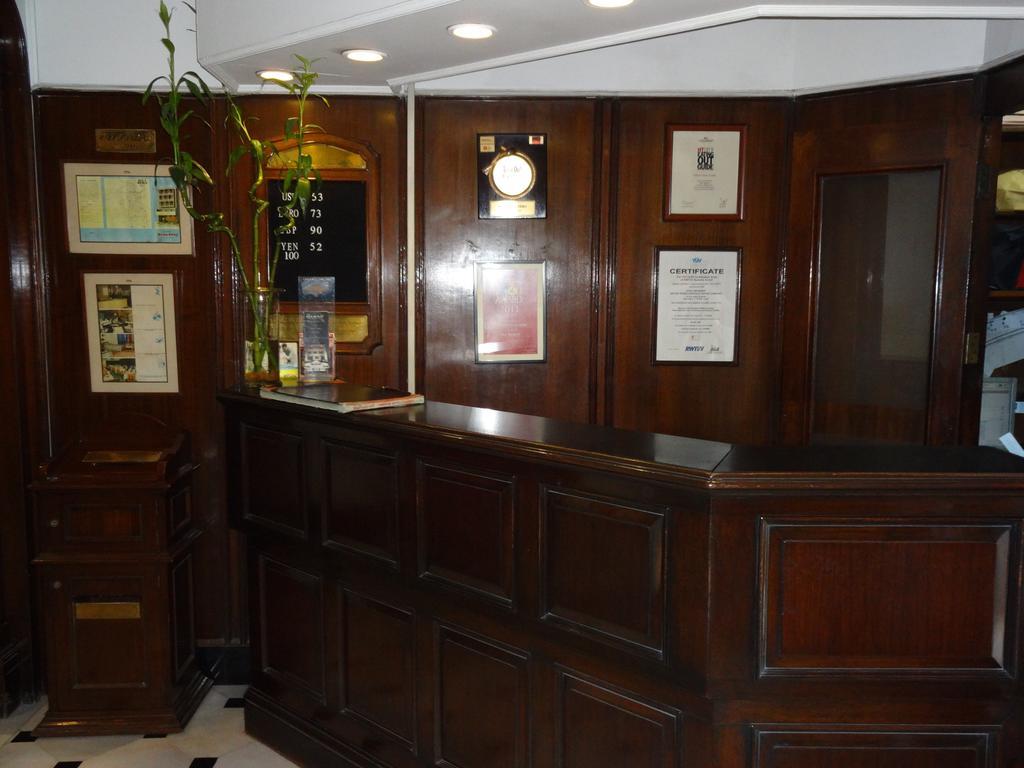 Hotel Broadway Delhi Esterno foto