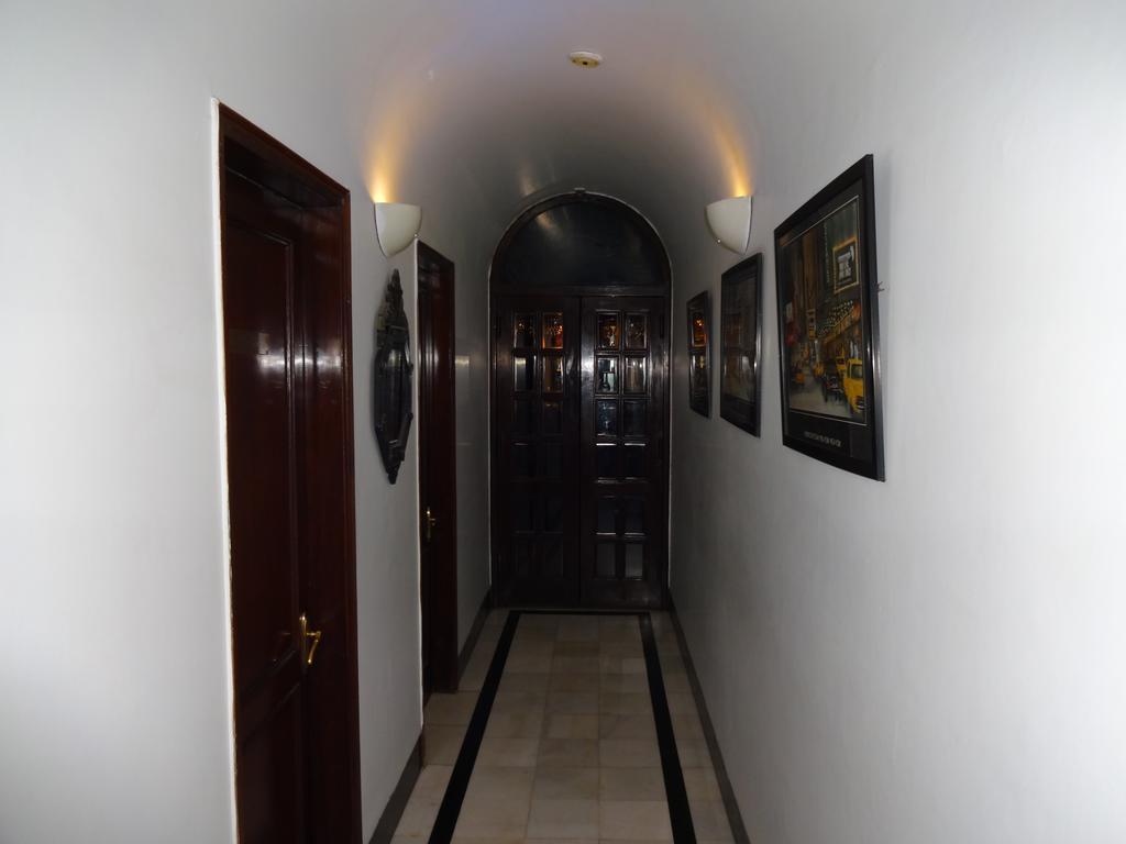 Hotel Broadway Delhi Esterno foto