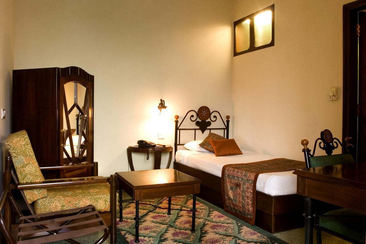 Hotel Broadway Delhi Esterno foto